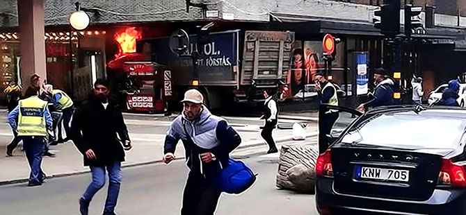 İsveç'in başkenti Stockholm'de kamyonlu saldırı