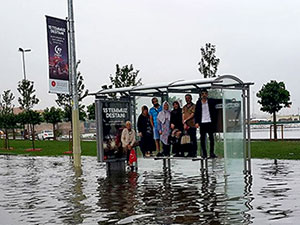 İstanbul yağmura teslim; trafik kilitlendi, araçlar mahsur kaldı