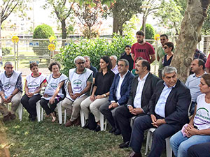 CHP heyeti 'Vicdan ve Adalet Nöbeti’ni ziyaret etti