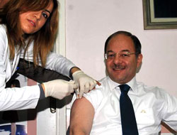Sağlık Bakanı Akdağ aşı oldu
