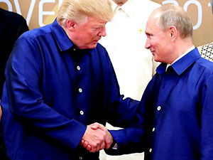 Trump ve Putin yan yana poz verdi