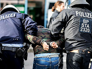 Düsseldorf'taki Afrin gösterisine polis müdahalesi
