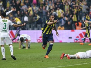 Fenerbahçe zirve yarışından kopmadı: 2-1