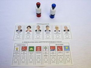 Oy pusulaları basına gösterildi