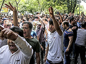 İran'da grev, protesto ve polis müdahalesi