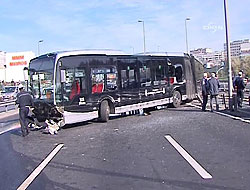 Metrobüs hattan çıktı E 5 trafiği felç