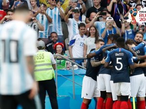 Dünya Kupası'nda ilk çeyrek finalist Fransa