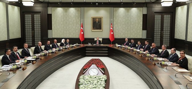 İki bakan görevden alındı, bir bakanlık bölündü