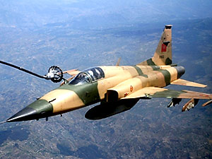 İran savaş uçağı dağa çakıldı