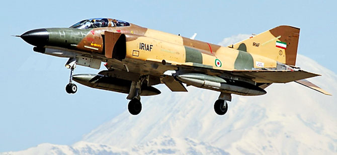 İran savaş uçağı dağa çakıldı