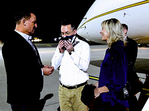 Brunson Almanya'da: Uçaktan indi ABD bayrağını öptü