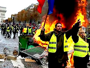 Fransa'da 'Sarı Yelekliler' protestolarında bir günde 101 gözaltı