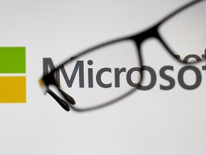 Microsoft, Apple'ın ünvanını geri aldı