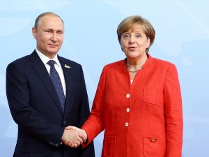 Putin ve Merkel Suriye'yi görüştü