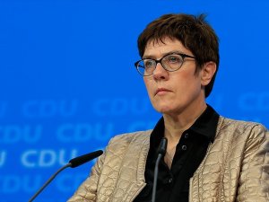 Merkel'in halefi: Annegret Kramp-Karrenbauer