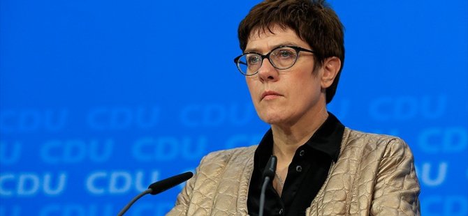 Merkel'in halefi: Annegret Kramp-Karrenbauer