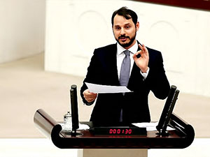 Bakan Albayrak: Dolarla uğraşmıyoruz, istesek düşürürüz