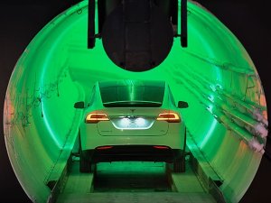 Elon Musk, yüksek hızlı araç tünelini tanıttı