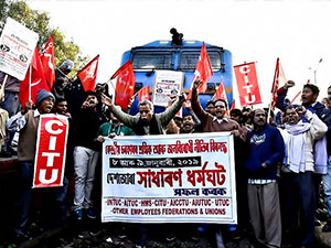 Hindistan'da 200 milyon çalışan greve gitti