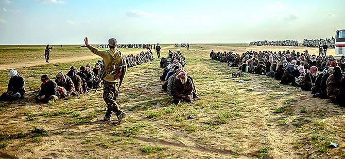 150 IŞİD’li Suriye Demokratik Güçleri’ne teslim oldu