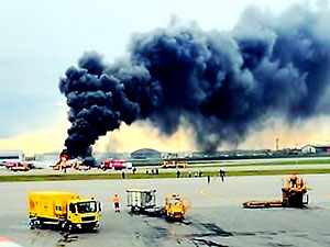 Moskova’da bir uçak alev aldı, 41 kişi hayatını kaybetti