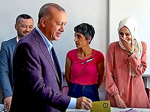 Erdoğan'a bakmayan sandık görevlisi: Aynı yöne bakamazdım