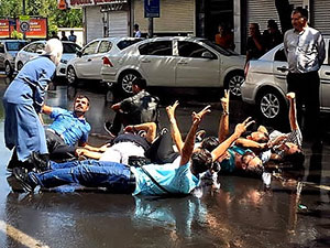 Diyarbakır'da kayyum protestosuna polis müdahalesi