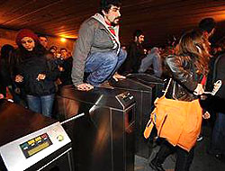 Metrobüs zammına ilginç protesto