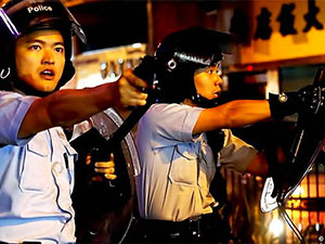 Hong Kong polisi silah ve TOMA kullandı