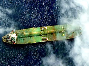 Kara listeye alınan İran tankeri Suriye açıklarında