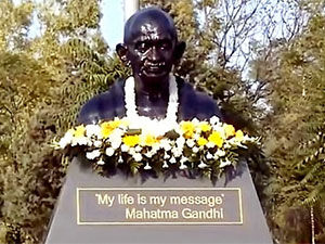 Hewler’de Gandi heykelinin açılışı yapıldı