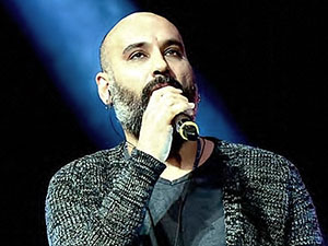 Polis, Kürtçe şarkı söyleyen Dodan'ın mikrofonunu aldı iddiası