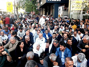 Diyarbakır’da HDP’lilerden kayyumlara karşı oturma eylemi