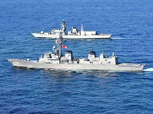 İngiliz donanması 2 gemisini Hürmüz Boğazı'na gönderiyor