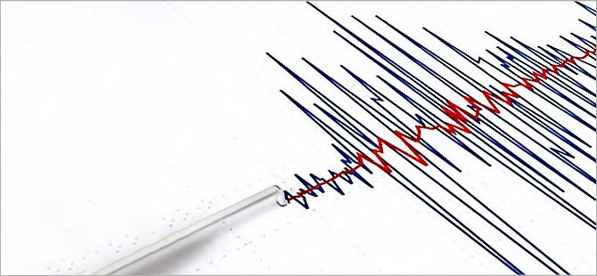 Hatay’da arka arkaya 6.4 ve 5.8 büyüklüğünde iki deprem