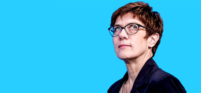 ‘Merkel’in halefi’ Karrenbauer istifa etti