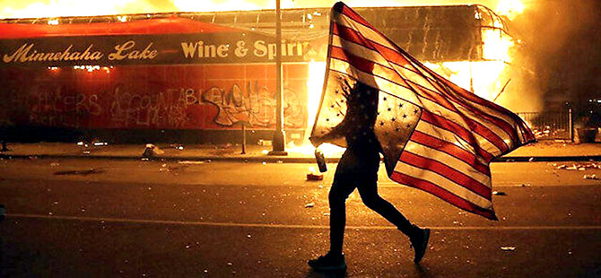 ABD'de protestocular sokağa çıkma yasağına uymadı