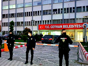 CHP’li Ceyhan Belediyesi’ne baskın: 23 gözaltı