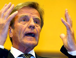 Kouchner: Minare yasağı hoşgörüsüzlük