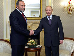 İsrail'li Bakan Putin'le  İran'ı görüştü