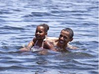 Obama Meksika Körfezi'nde yüzdü