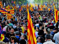 Katalanlar bağımsızlık için yürüdüler