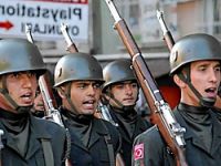 Asker Diyarbakır'da sloganlarla yürüdü