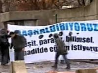 Öğrenciler CHP'li vekili kovdu
