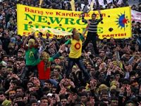 İstanbul'da Newroz ateşi yakıldı