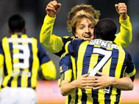 Fener, uygun adım zirveye