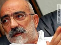 Ahmet Altan: Ordunun terk ettiği askerin yardımına Kürtler koşuyor