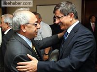 Davutoğlu: Kürdistan bayrakları inmeli!