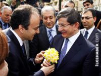 Davutoğlu, Diyarbakır Belediyesi'ni ziyaret etti