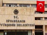 Diyarbakır Belediyesi'ne dev Türk bayrağı